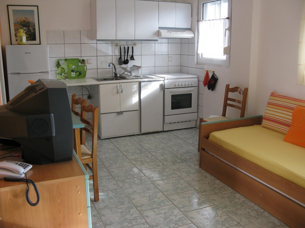נאה פוטידאה Seaview Aparthotel מראה חיצוני תמונה